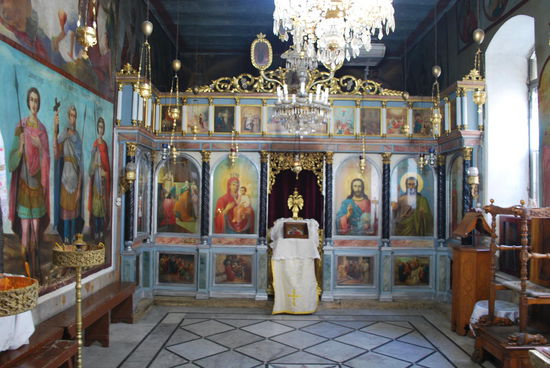 Eine wunderhübsche, kleine Kapelle verbirgt sich hinter der unspektakulären Eingangstür.