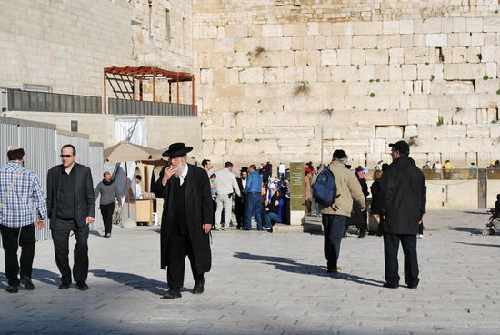 An der Klagemauer geht eben kein Weg vorbei - schon wieder da.