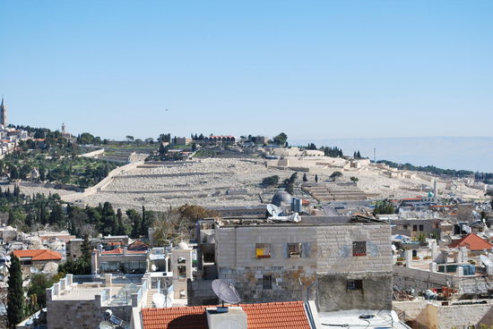 Blick auf die riesige Friedhöfe am Hang des Ölberges