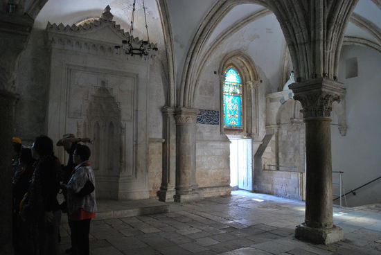 Aber bitte, der Abendmahlsaal, Coenaculum. Meine Enttäuschung ist mir bestimmt anzusehen in diesem Moment.