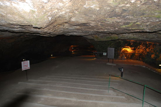 Eingang zur Zedekia Höhle
