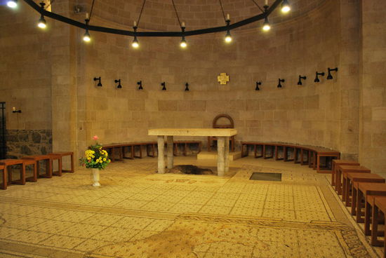 Und mal wieder: THIS is it ! Man wird das Gefühl nicht los, dass sich alles weltbewegend biblische stets auf einem Felsen und/oder in einer Grotte abgespielt hat. Felsen hier mal wieder.