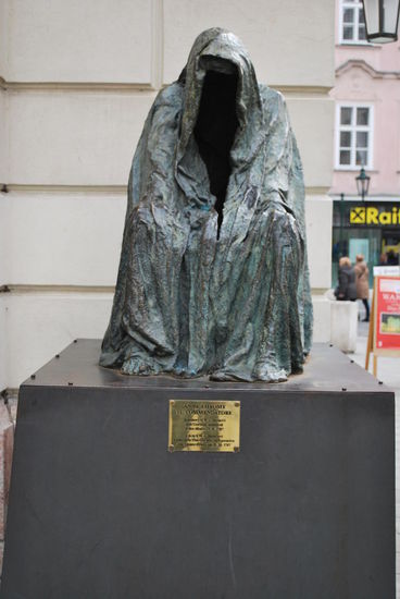 Diese Statue erinnert an die Uraufführung von "Don Giovanni"