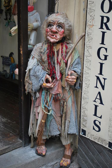 Marionetten sind ein beliebtes Mitbringsel aus Prag, es sind nicht alle solche Scheusslichkeiten !