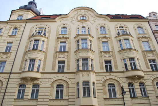 Man möge es mir verzeihen, aber ich kann einfach nicht aufhören, die tollen Fassaden zu zeigen. Ich frage mich vor allem, was es wohl kostet, eine Wohnung in einem dieser schönen Häuser zu haben und wie groß die wohl sein mögen.