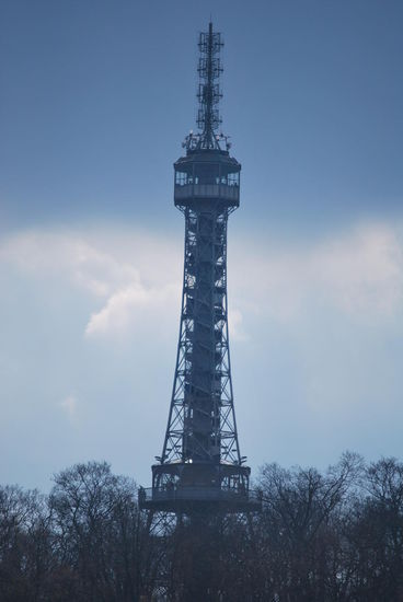 Prager "Eiffelturm" auf dem Laurenziberg - Petrin. Ein toller Park, aber bei diesem Wetter kann man den getrost auslassen. Es führt ansonsten auch eine Standseilbahn da hoch.