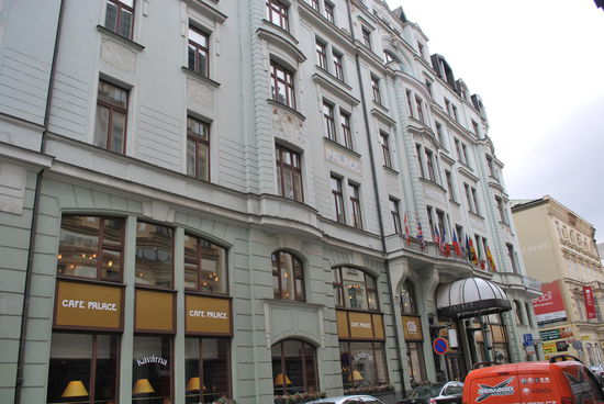 Das Palace Hotel ist nicht mehr das erste Hotel am Platze, aber altehrwürdig und die Liste der Gäste liest sich wie ein who´s-who der Weltgeschichte. Und der Bau ist natürlich immer noch eine absolute Schönheit !