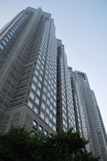 Tokio Rathaustürme 243 m hoch - im 45. Stock befindet sich die kostenlose Aussichtsplattform