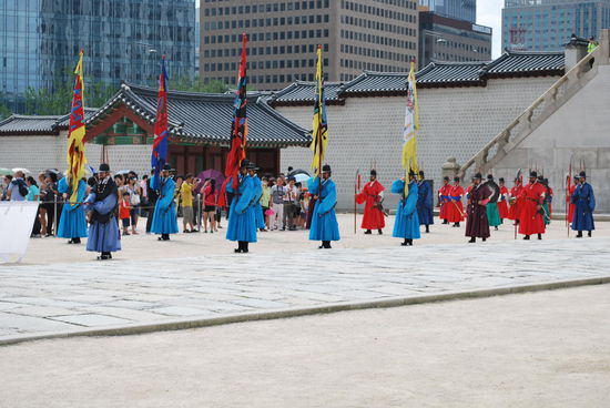 Ich treffe rechtzeitig zum Wachwechsel der Palastgarden ein