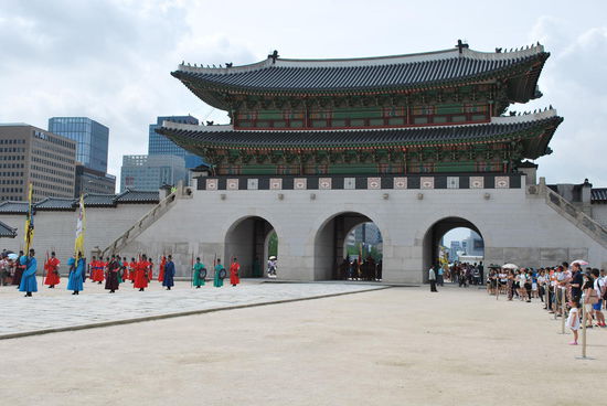 Monumentales Eingangstor