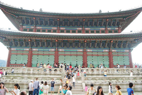 Palace of shining happiness - Palast der strahlenden Glückseligkeit, oder so