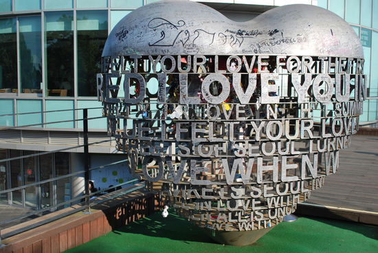 Dies ist das nächste Objekt, das mit Vorhängeschlössern behängt werden darf ! Hat Seoul da irgendwie einen Vorhängeschloss-Weltrekord im Auge ?