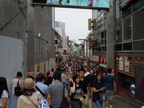 Takeshita dori - eine schmale Gasse nur, aber mir fällt da nichts mehr zu ein.