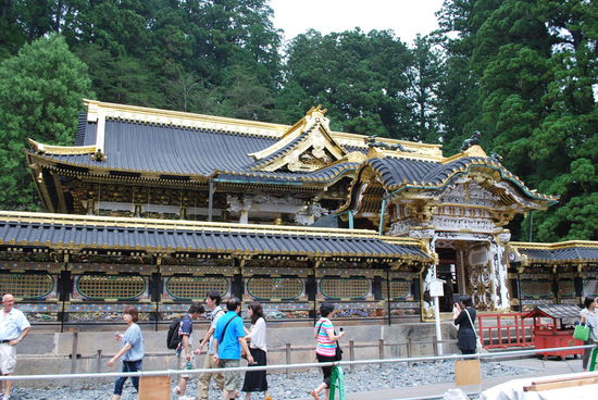 Schuhe aus, wenn man ins Innere will...