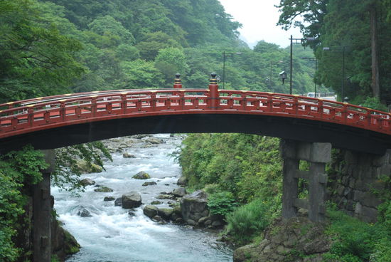 heilige Shinkyo-Brücke über den Fluss Daiya, eine der 3 schönsten Brücken Japans