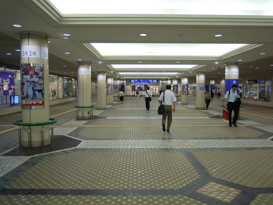 In der Fußgängerunterquerung, wo mir so nett und ungefragt geholfen wird