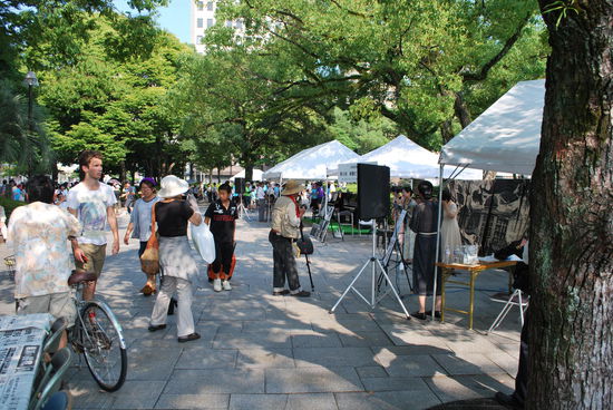 heute ist natürlich viel los - überall wird dem Grauen vor 68 Jahren gedacht
