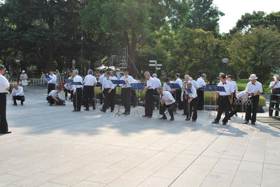 heute morgen haben schon der japanische Ministerpräsident und der Bürgermeister von Hiroshima hier Reden gehalten anlässlich des Gedenktages