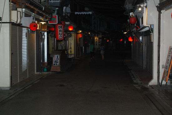 ...abends. Da sind dann die Bürgersteige hochgeklappt und die Restaurantauswahl ist sehr bescheiden