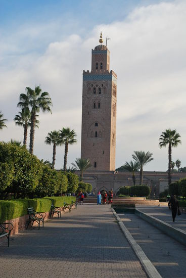 weithin sichtbar ist das bereits 1190 erbaute Minarett der Koutubia-Moschee, hinein darf man leider nicht (mehr ?)