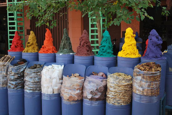 ehrlich gesagt, weiß ich nicht, was das bunte Zeug ist, aber schöne ist´s !