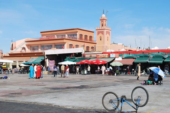 Aber auch schon tagsüber gibt es genug interessante Stände zum Beschnuppern