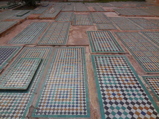 Alles hier sind Gräber, große, kleine, wichtige und unwichtigere...