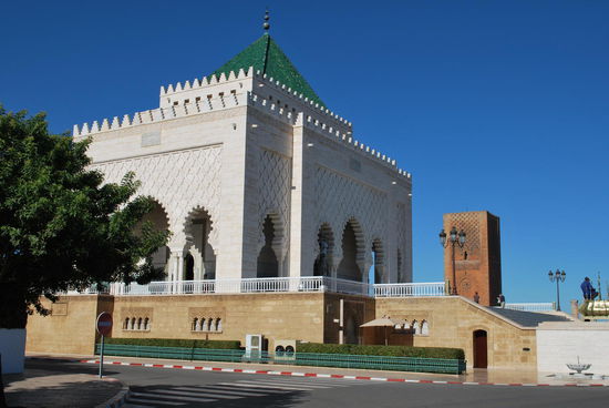 Grabmal für Mohammed V. und die unvollendete Moschee aus dem 13. Jahrhundert.