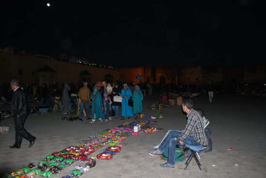 Man sieht es, in Meknés wird noch auf dem Boden der Tatsachen verhandelt...