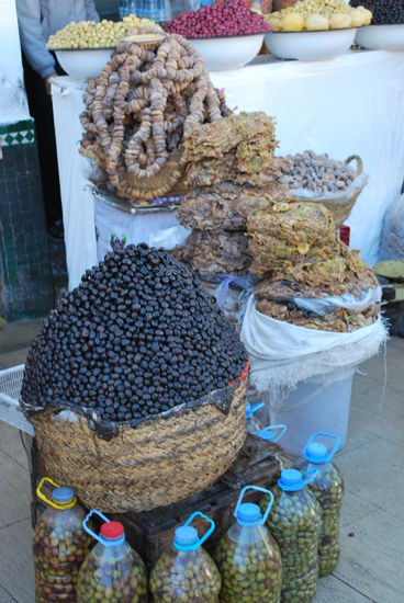 Aber auch die unvermeidlichen Oliven, Feigen und Datteln