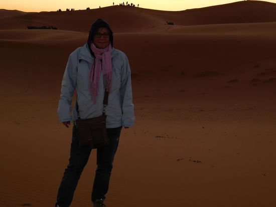 Sahara, 06.00 Uhr morgens ? Yep, es ist kalt. Wen wundert das ? Mich nicht.