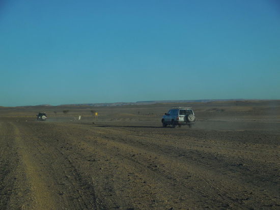Über die Schotterpisten düsen wir zurück nach Erfoud