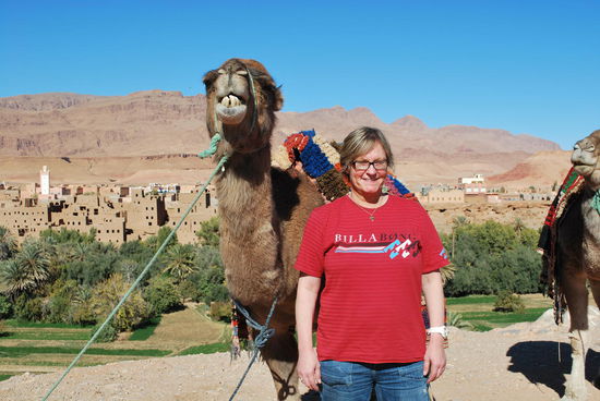 Oui, ein Foto mit Kamel - wir grinsen um die Wette...