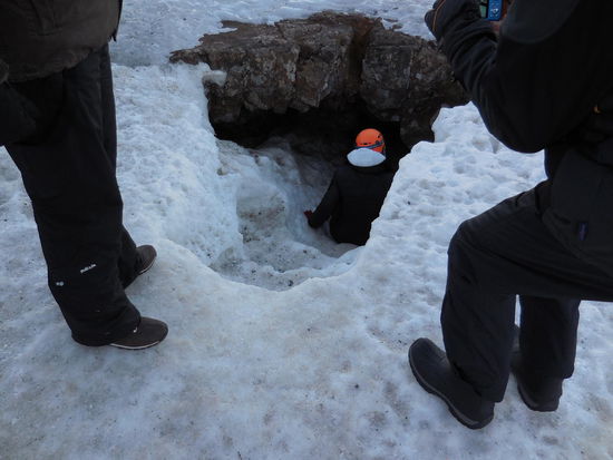 Ich war schon in vielen Höhlen, aber auf diese Weise musste ich noch nie einsteigen...