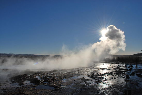es geht dann alles so schnell, dass es manchmal schwierig ist, im richtigen Moment den Finger am Auslöser zu haben. Und der Wind verweht den Wasserdampf auch sehr schnell.