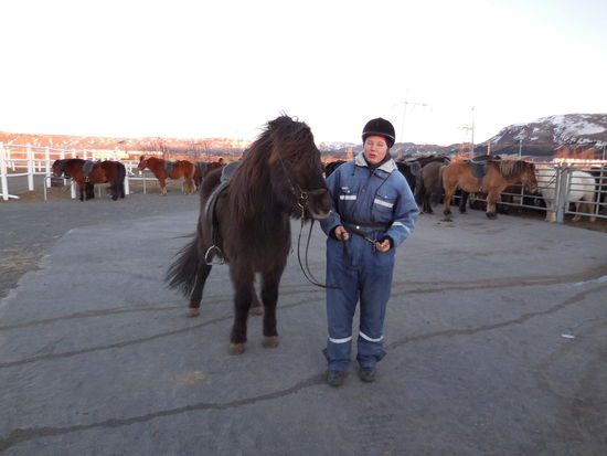 Anna erklärt das Reiten anhand von "meinem" Pferd, Stroggur.