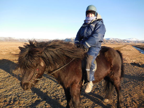 Ich bin jetzt gar nicht so hammer-durchgefroren, aber meine dänische Kollegin ist absolut fertig mit der Welt, Gesichtserfrierungen oder so...