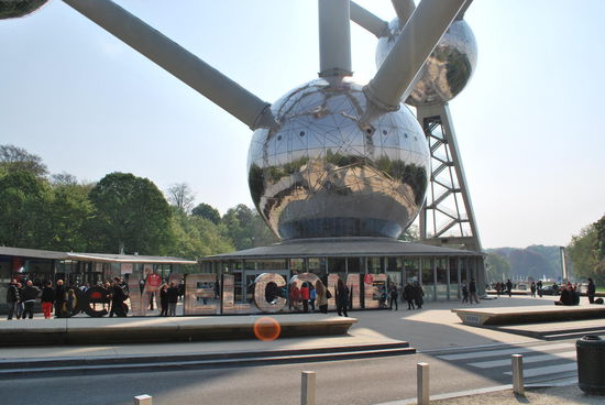 Auch farblich geht das Kletterschild total unter vor dieser Kulisse, man sieht´s.