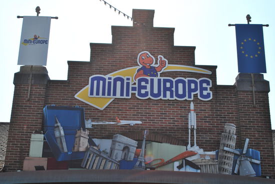 Es sind wirklich alle EU-Staaten repräsentiert mit ihren berühmtesten und bekanntesten "landmarks".