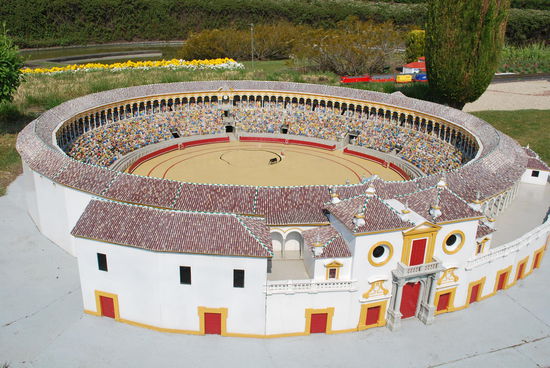 Stierkampfarena - natürlich gibt es auch noch andere spanische Bauwerke zu sehen