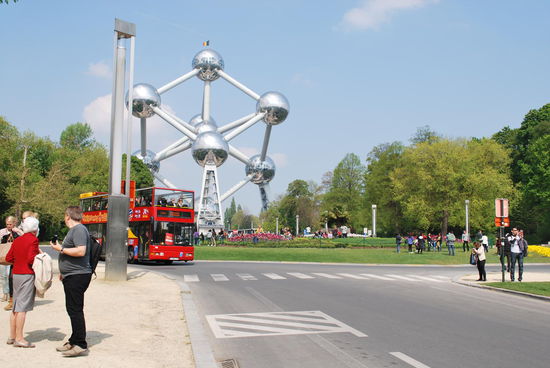 Es ist früher Nachmittag geworden, der rote Doppeldecker biegt schon um die Ecke und weiter geht´s !