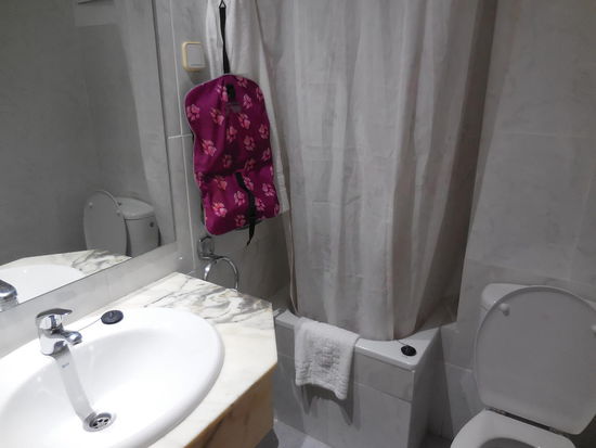 Meine "Wolfstatzen-Tasche" hängt auch schon wieder am Haken und ich penne selig in Barcelona...zzz