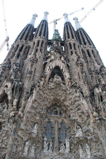 Die Fassade ist so ein Gewusel, man weiß gar nicht, wohin zuerst gucken..