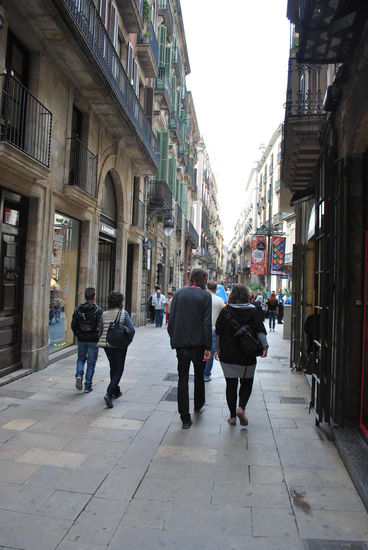 Weiter durch das gotische Viertel - ich gönne mir auch eine Runde Shopping und kaufe ein paar T-Shirts bei Quicksilver
