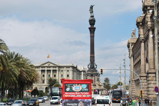 Aus dem Straßenbild nicht wegzudenken, die Sightseeing-Busse, immer knallvoll.