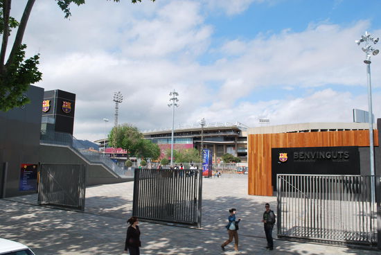 Camp Nou - die heilige Fußballhalle des FCB. Ich bin absolut kein Fußballfan und habe mich deswegen auch nicht um ein Ticket für eine Stadionführung vorab bemüht.