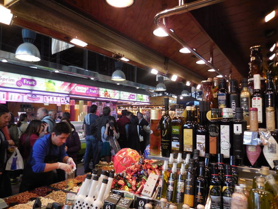 Nee, da mache ich mich lustig und ich tue ja exakt dasselbe, wie alle anderen ! Märkte sind einfach immer ein lohnenswertes Fotomotiv !