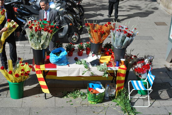 Rosenstände befinden sich wirklich an jeder Ecke in der Stadt.