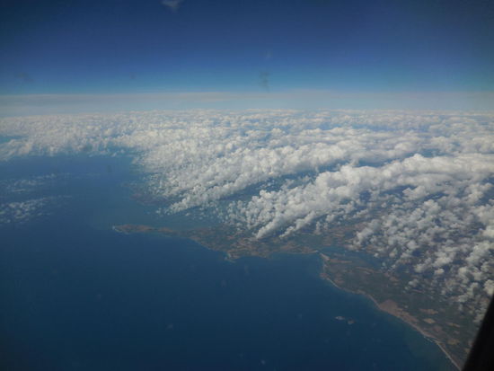 und erster Blick auf die irische Küste. Die Außentemperatur hat während des Fluges für halbwegs erträgliches Klima an Bord gesorgt.