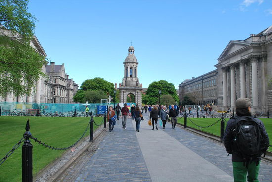 Über den Campus des Trinity College...